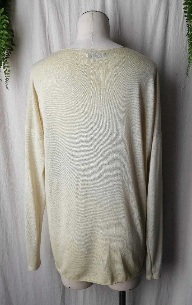 Lightweight asymmetric cut pastel yellow pineapple print sweater "Made in Italy" – photo 4